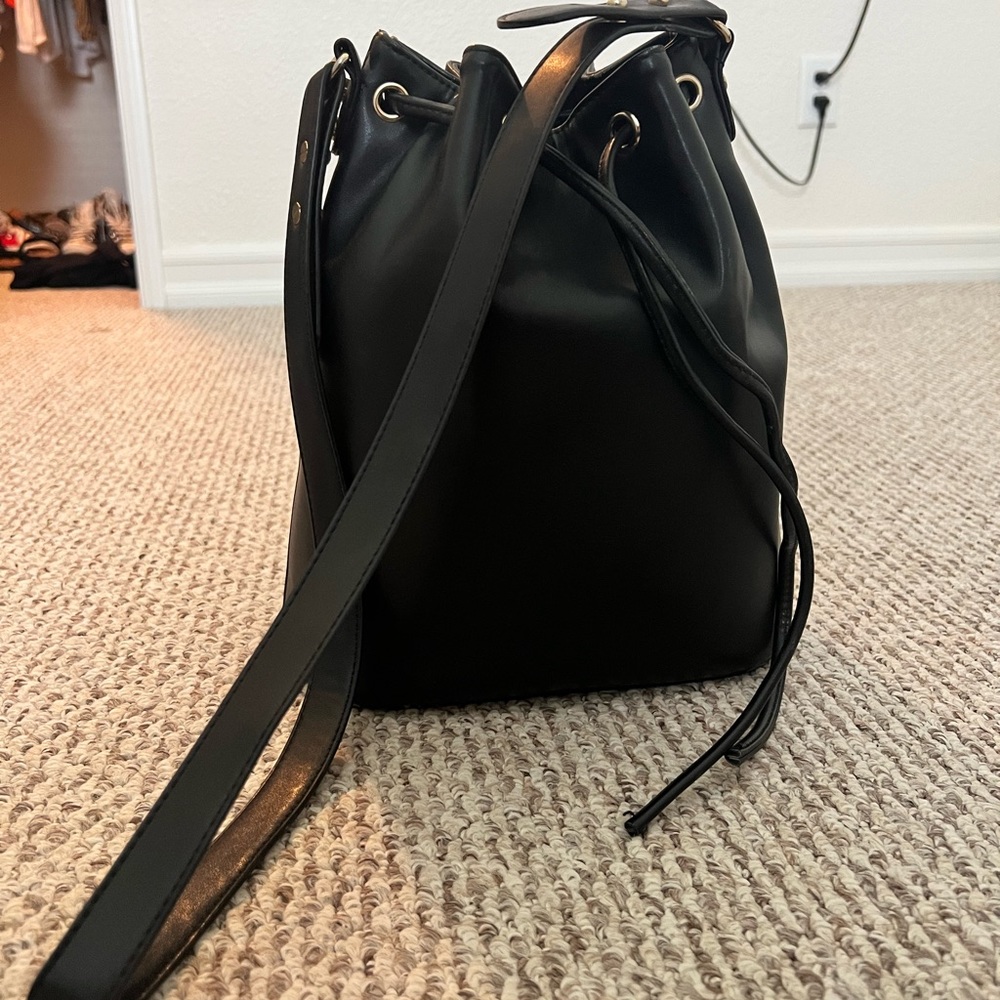 Cooperative Bucket Bag
